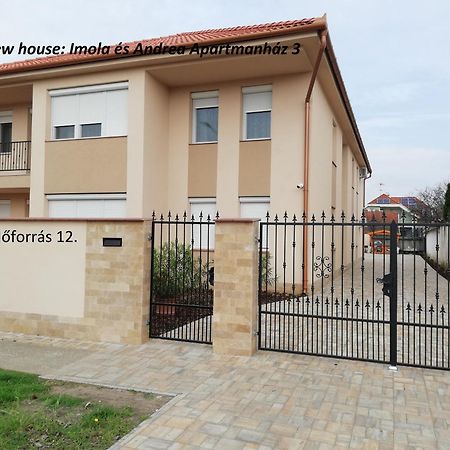 Imola Es Andrea Apartmanhaz 2 ハイデゥソボスロー エクステリア 写真