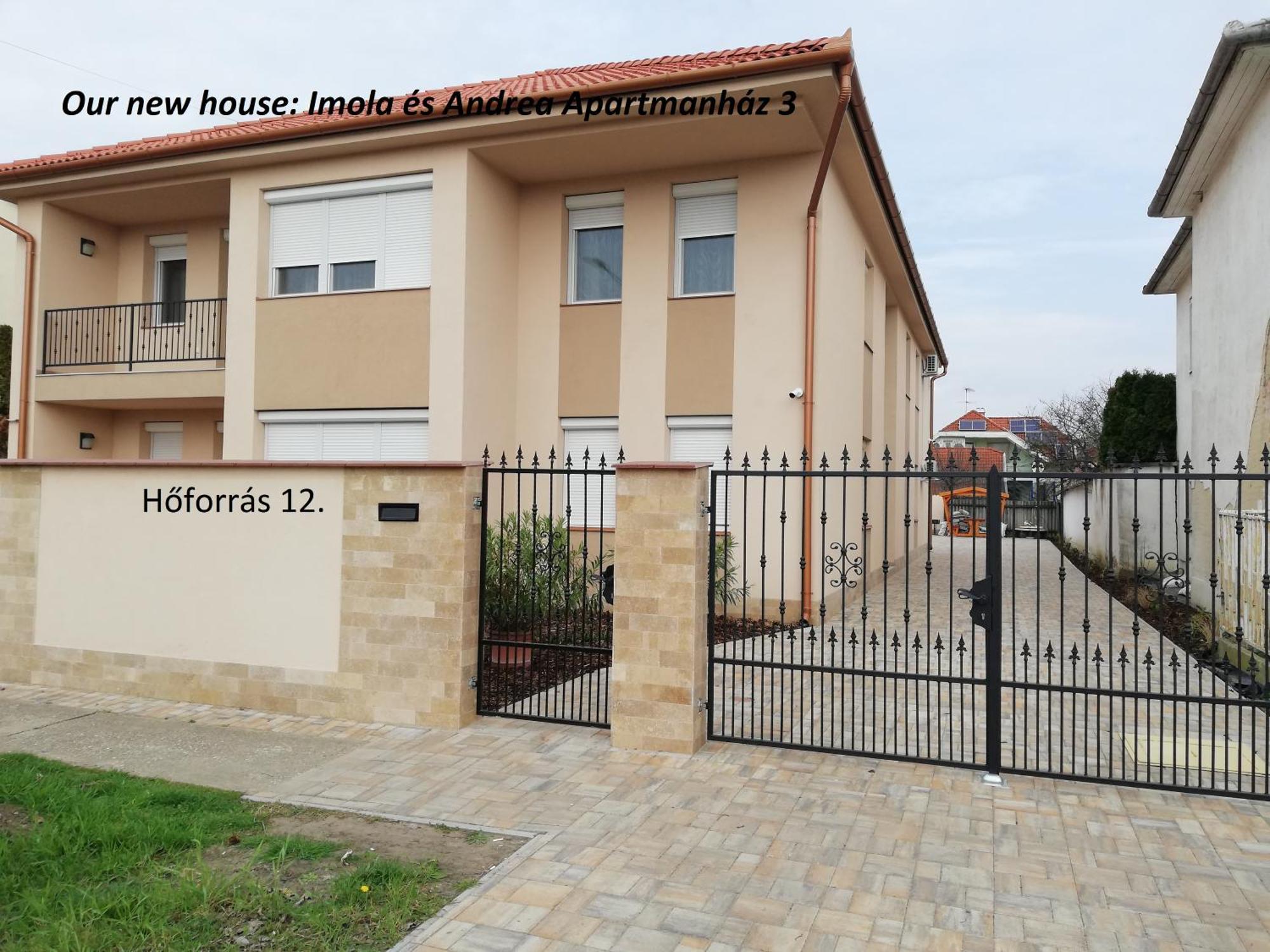 Imola Es Andrea Apartmanhaz 2 ハイデゥソボスロー エクステリア 写真