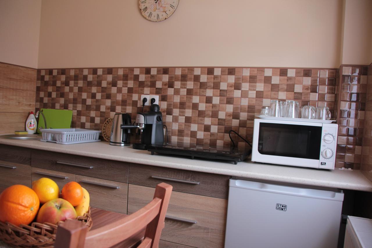 Imola Es Andrea Apartmanhaz 2 ハイデゥソボスロー エクステリア 写真