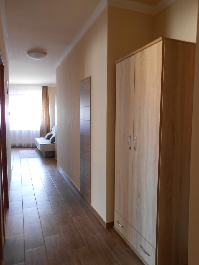 Imola Es Andrea Apartmanhaz 2 ハイデゥソボスロー エクステリア 写真