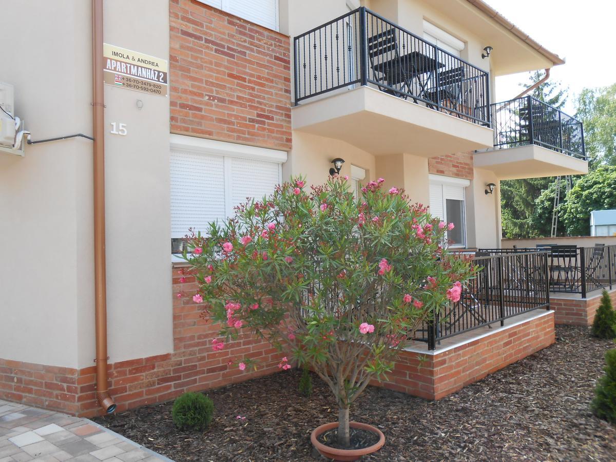 Imola Es Andrea Apartmanhaz 2 ハイデゥソボスロー エクステリア 写真